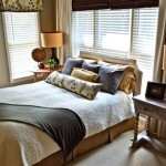 How To Arrange Queen Bed In Small Room